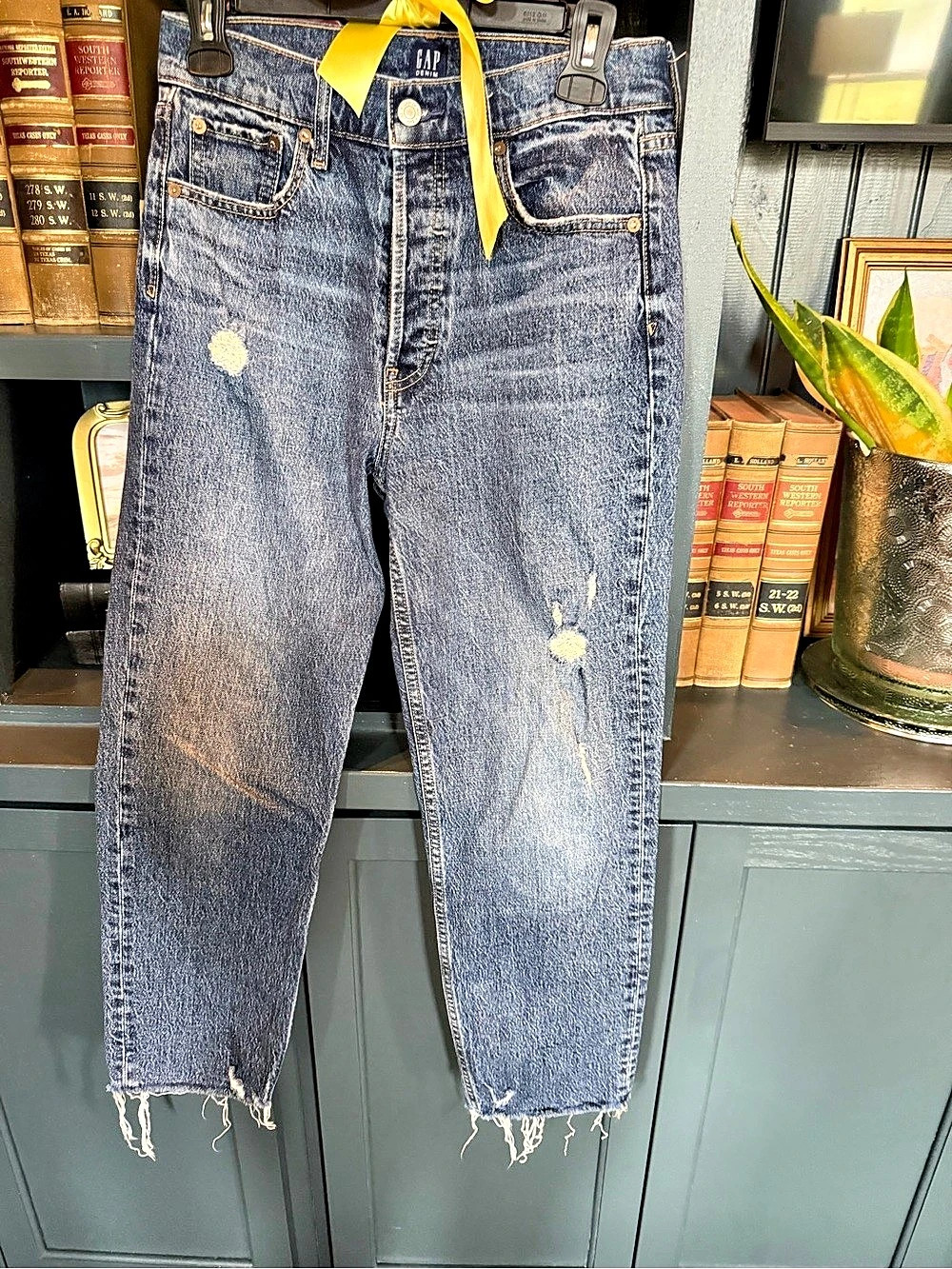 Gap High Rise Cheeky Straight Jeans Distressed Cropped Jeans in Blue Size 4